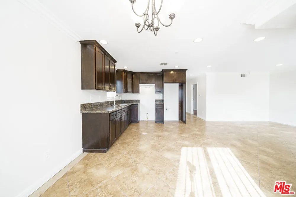 838 E 80th Street #838 Los Angeles, CA 90001