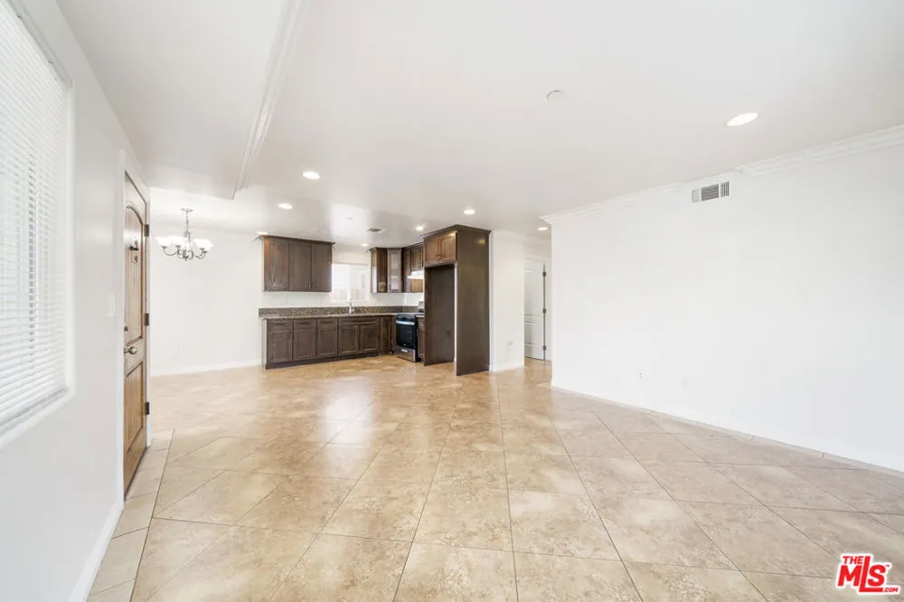 838 E 80th Street #838 Los Angeles, CA 90001