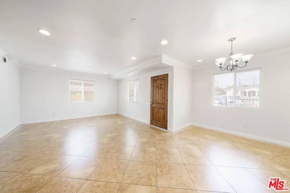 838 E 80th Street #838 Los Angeles, CA 90001