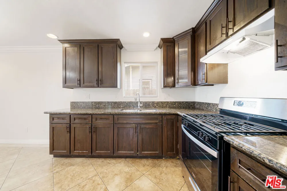 838 E 80th Street #838 Los Angeles, CA 90001