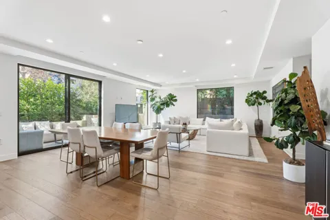 725 Croft Avenue #103