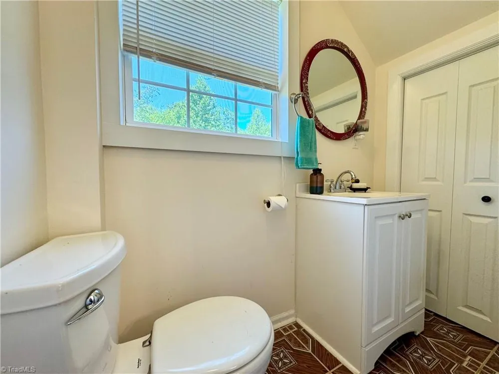 243 Hunter Ridge Lane Ararat, NC 27007