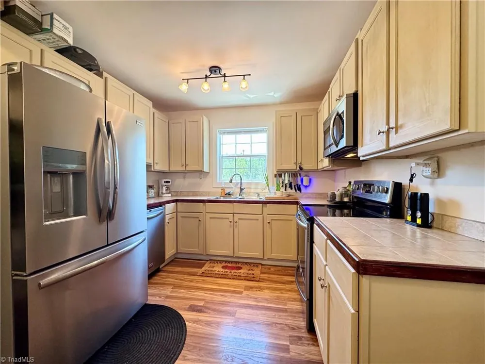 243 Hunter Ridge Lane Ararat, NC 27007