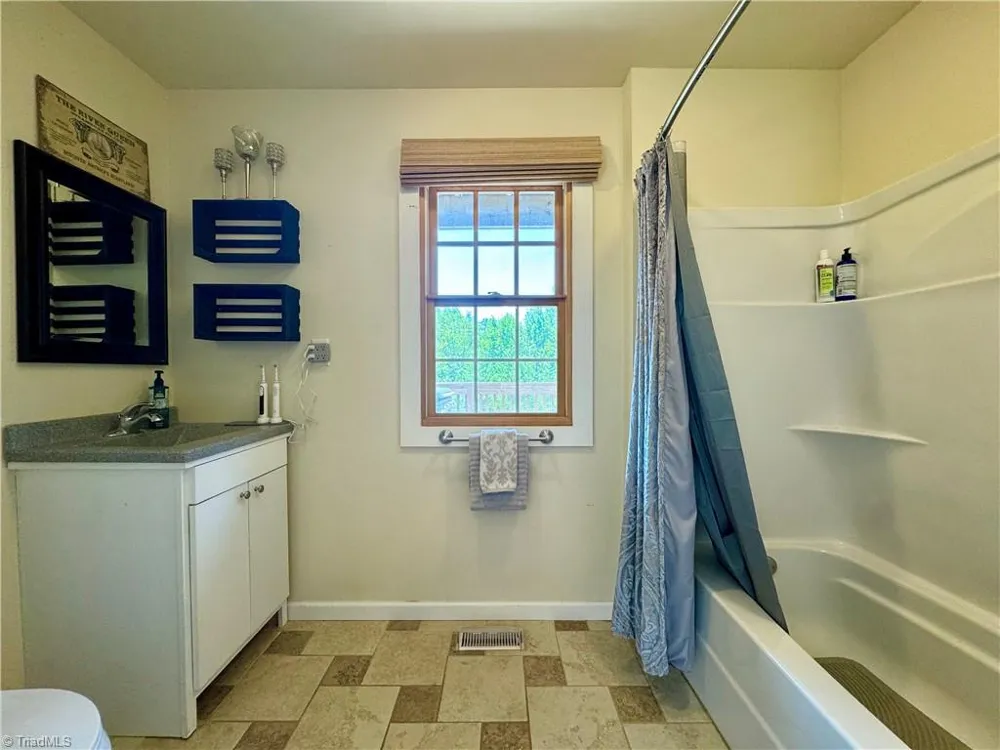 243 Hunter Ridge Lane Ararat, NC 27007
