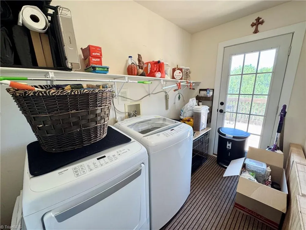 243 Hunter Ridge Lane Ararat, NC 27007
