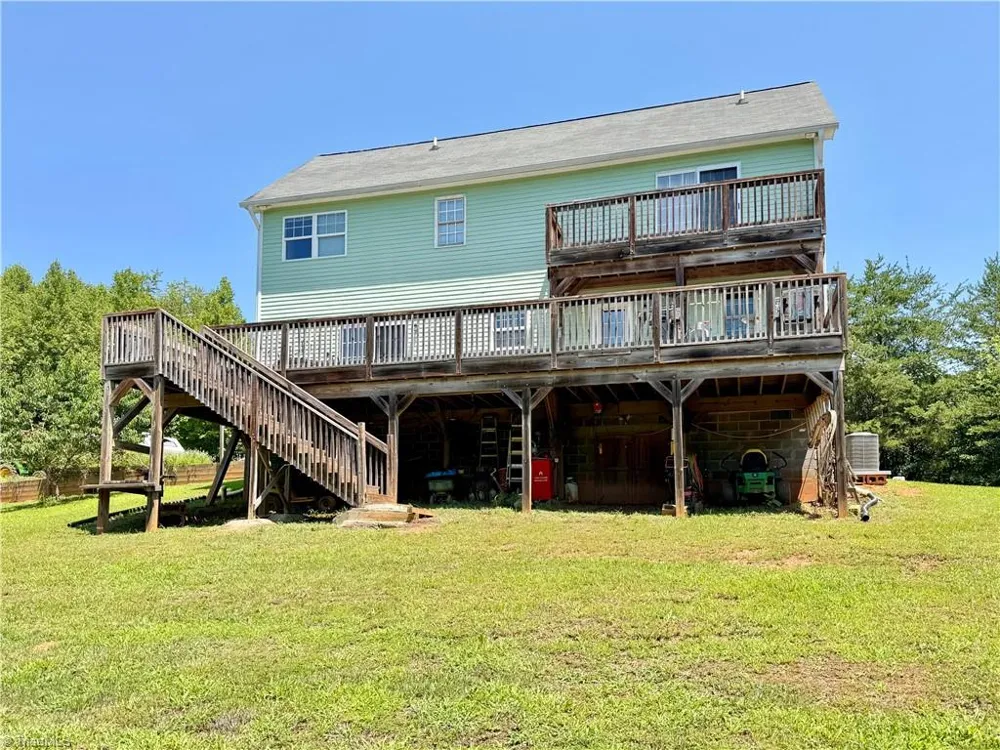 243 Hunter Ridge Lane Ararat, NC 27007