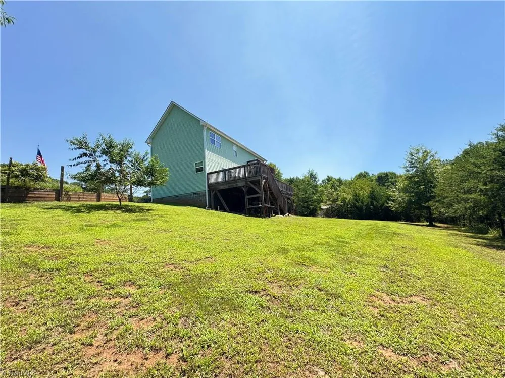 243 Hunter Ridge Lane Ararat, NC 27007