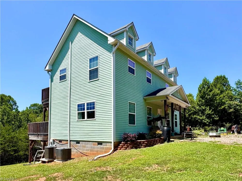 243 Hunter Ridge Lane Ararat, NC 27007