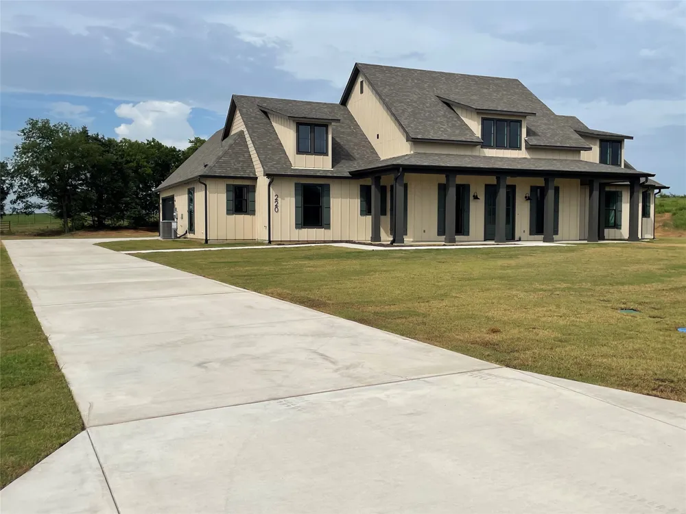 220 Dixie Estates Way Whitesboro, TX 76273