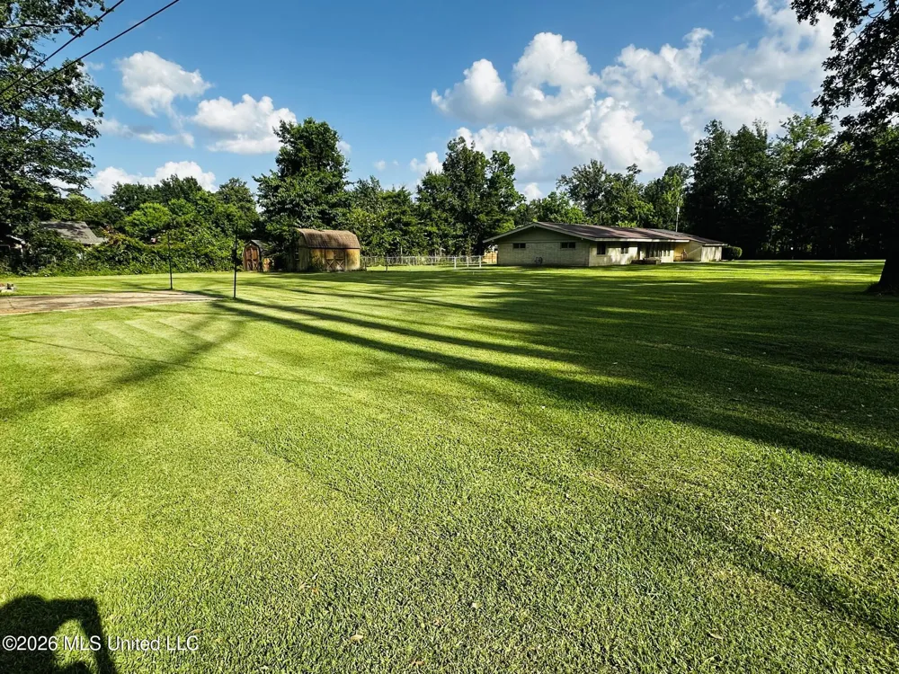 1387 E 1st Street Forest, MS 39074