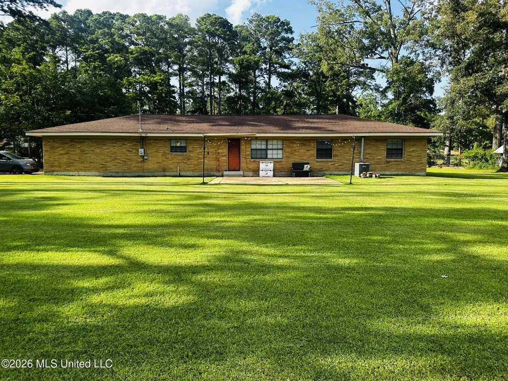 1387 E 1st Street Forest, MS 39074
