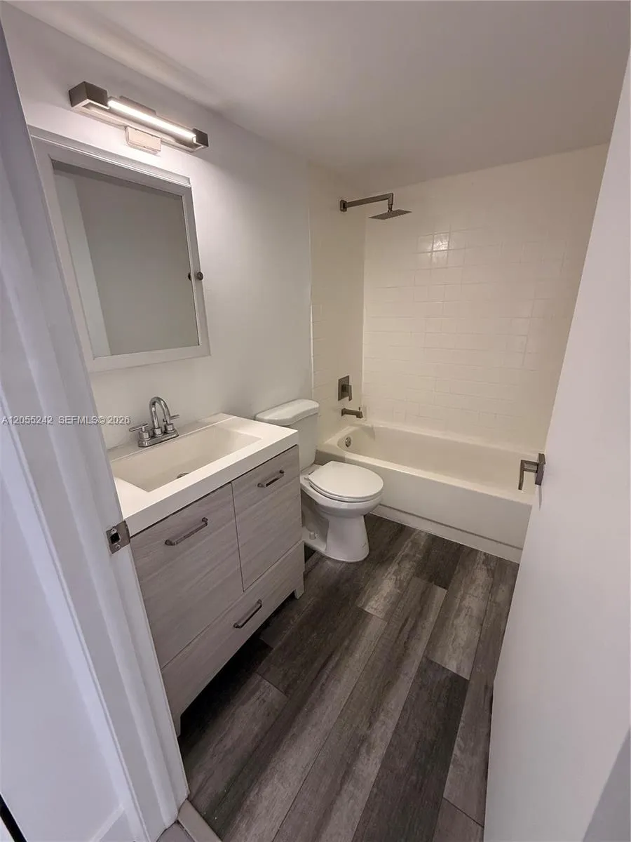 8240 SW 210th St #203 Cutler Bay, FL 33189