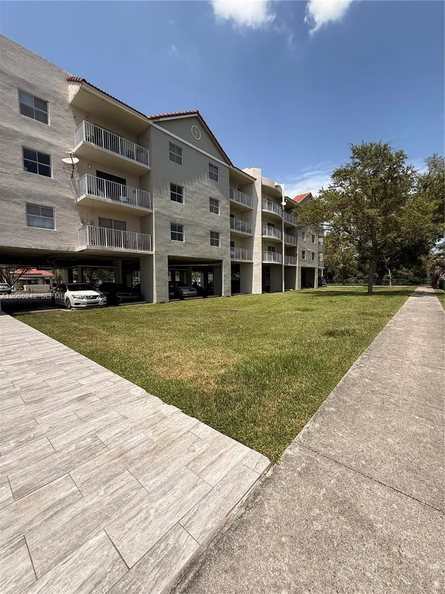8240 SW 210th St #203 Cutler Bay, FL 33189