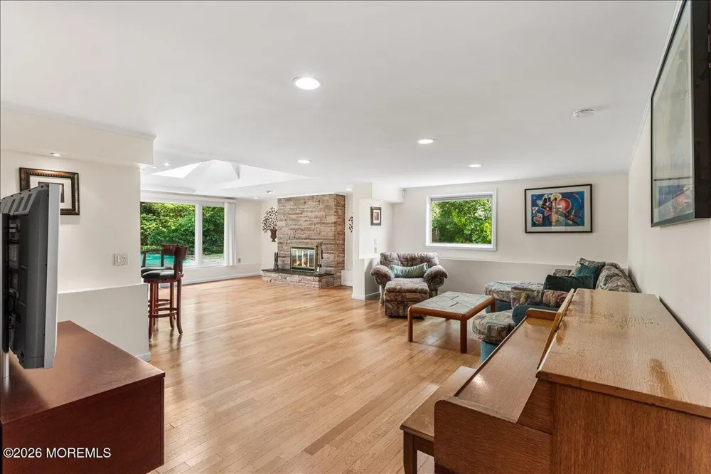 15 Moraine Road Edison, NJ 08820