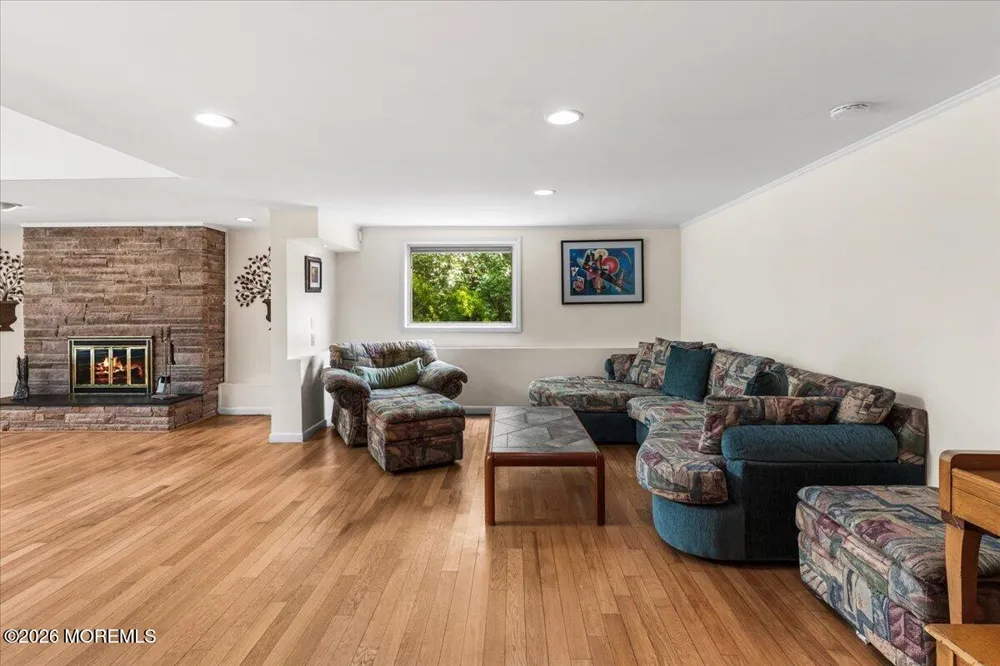 15 Moraine Road Edison, NJ 08820