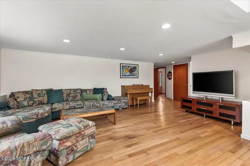 15 Moraine Road Edison, NJ 08820