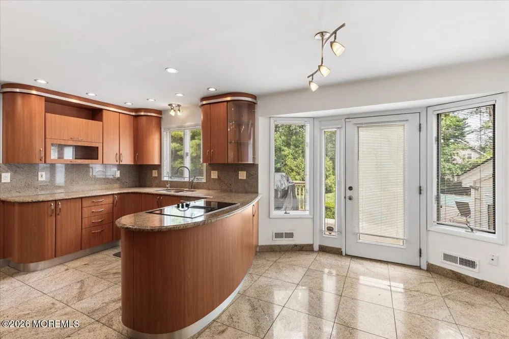 15 Moraine Road Edison, NJ 08820