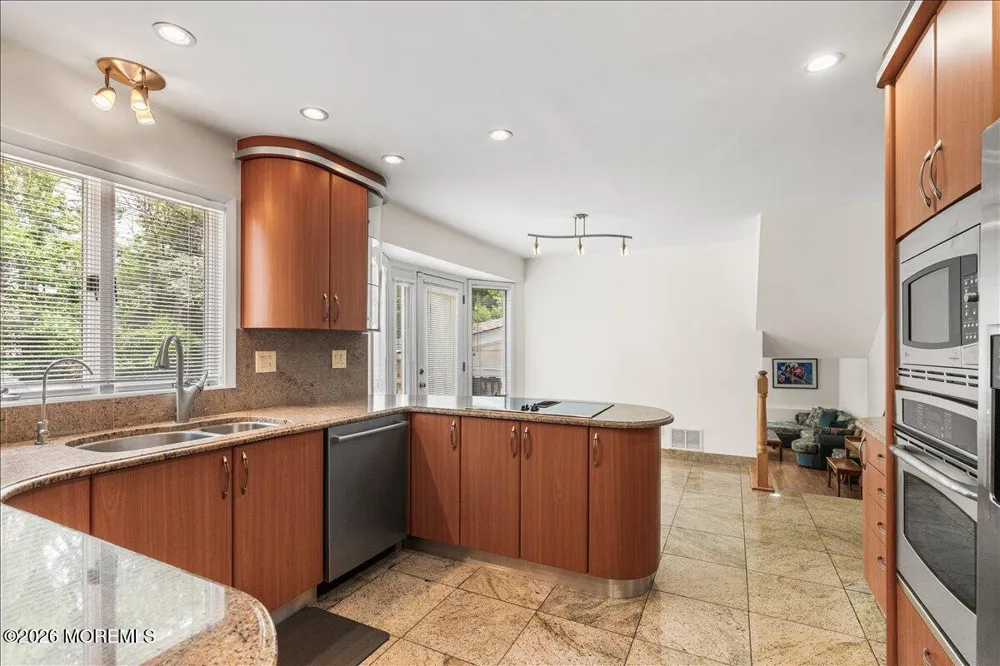 15 Moraine Road Edison, NJ 08820