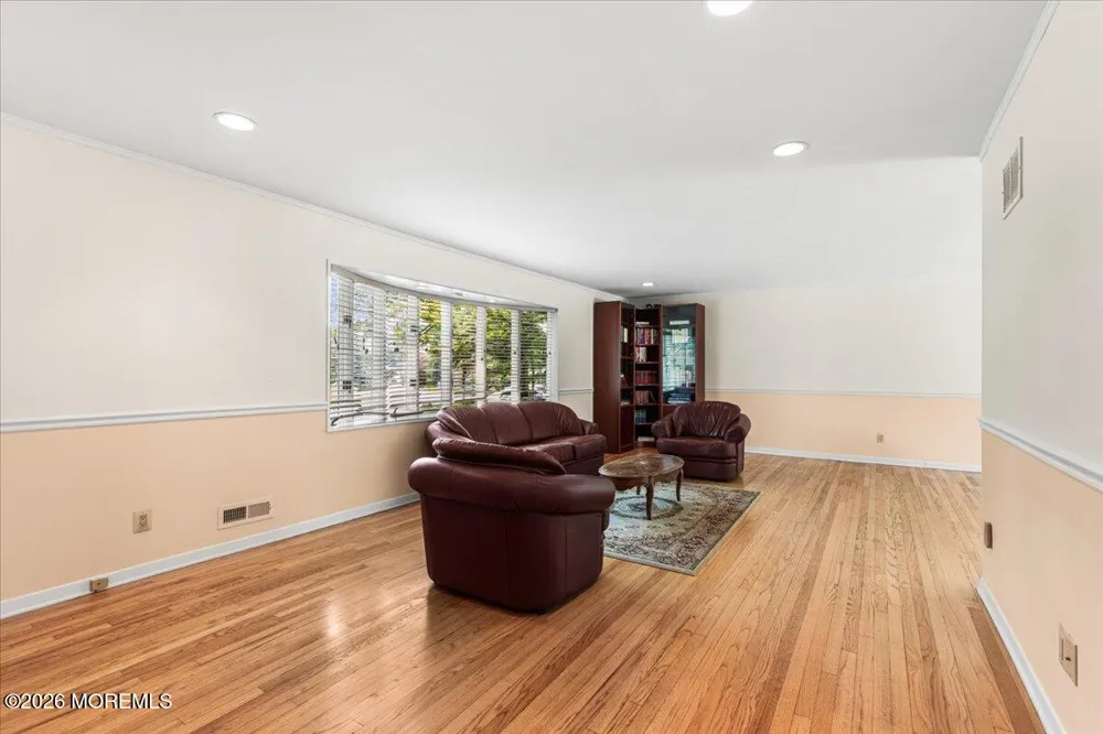 15 Moraine Road Edison, NJ 08820