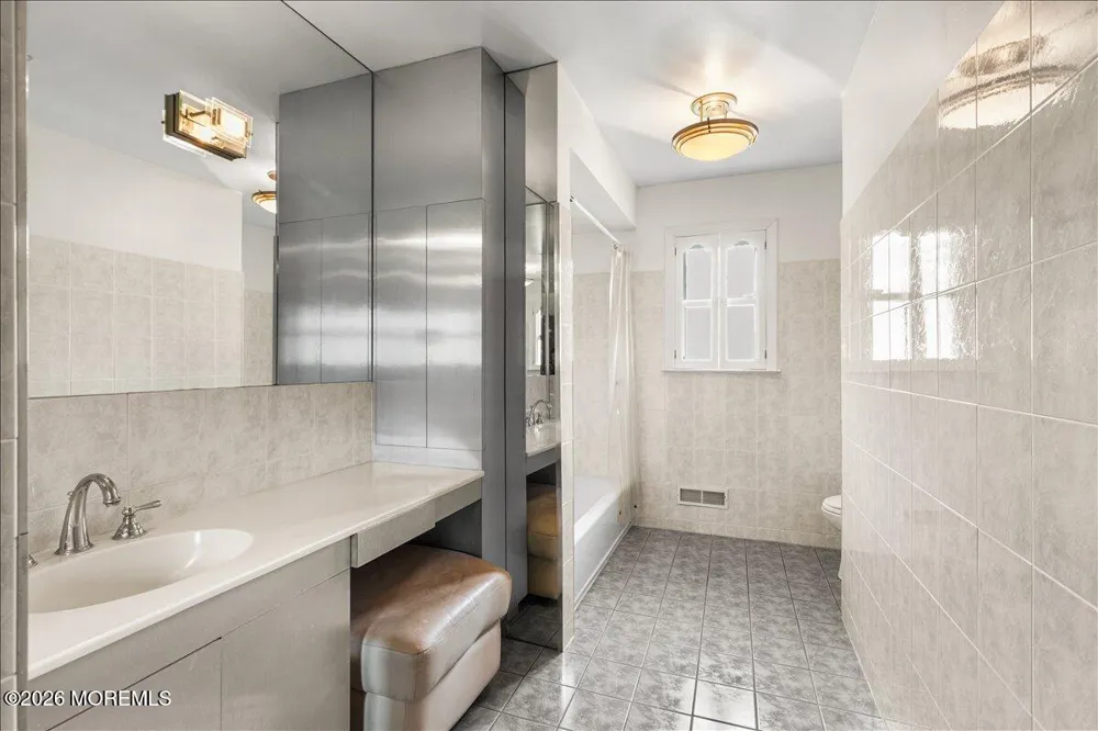 15 Moraine Road Edison, NJ 08820