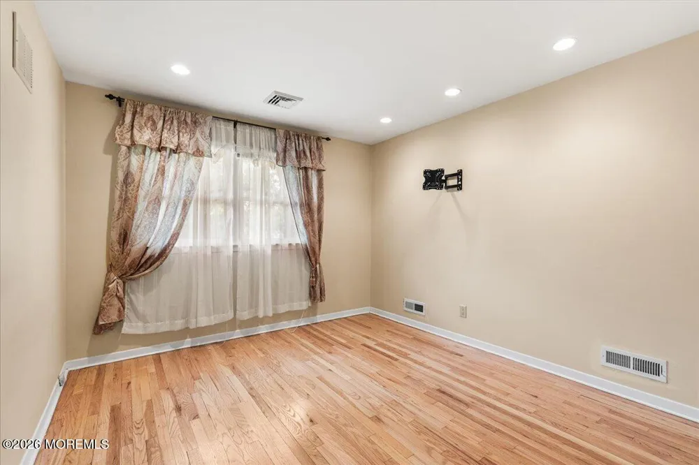 15 Moraine Road Edison, NJ 08820