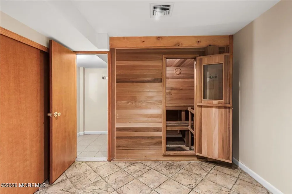 15 Moraine Road Edison, NJ 08820