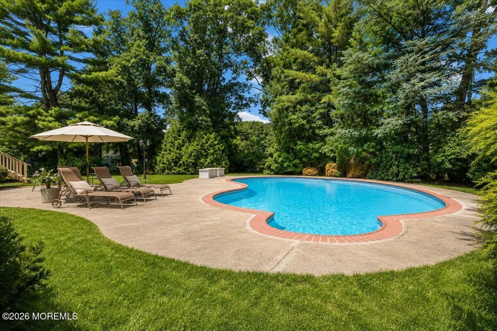 15 Moraine Road Edison, NJ 08820