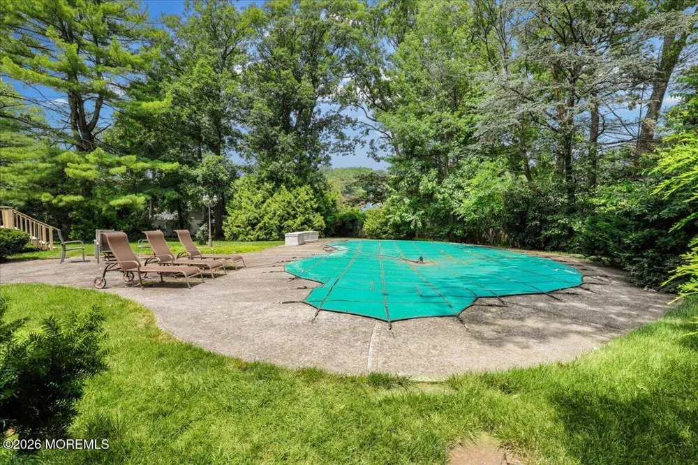 15 Moraine Road Edison, NJ 08820