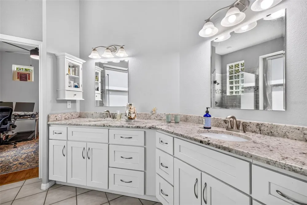10737 AYRSHIRE DRIVE Tampa, FL 33626