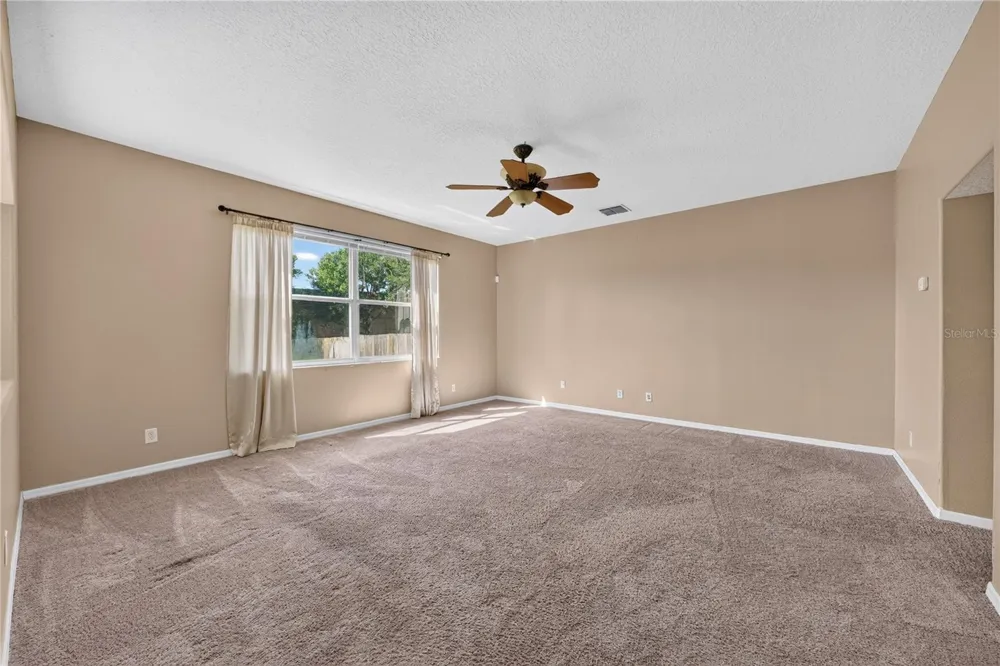 223 LARGOVISTA DR. Oakland, FL 34787
