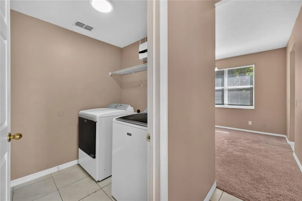 223 LARGOVISTA DR. Oakland, FL 34787
