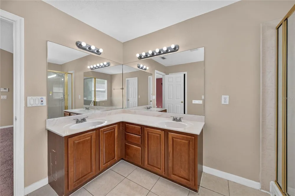 223 LARGOVISTA DR. Oakland, FL 34787