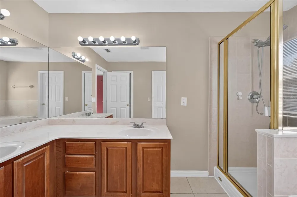 223 LARGOVISTA DR. Oakland, FL 34787
