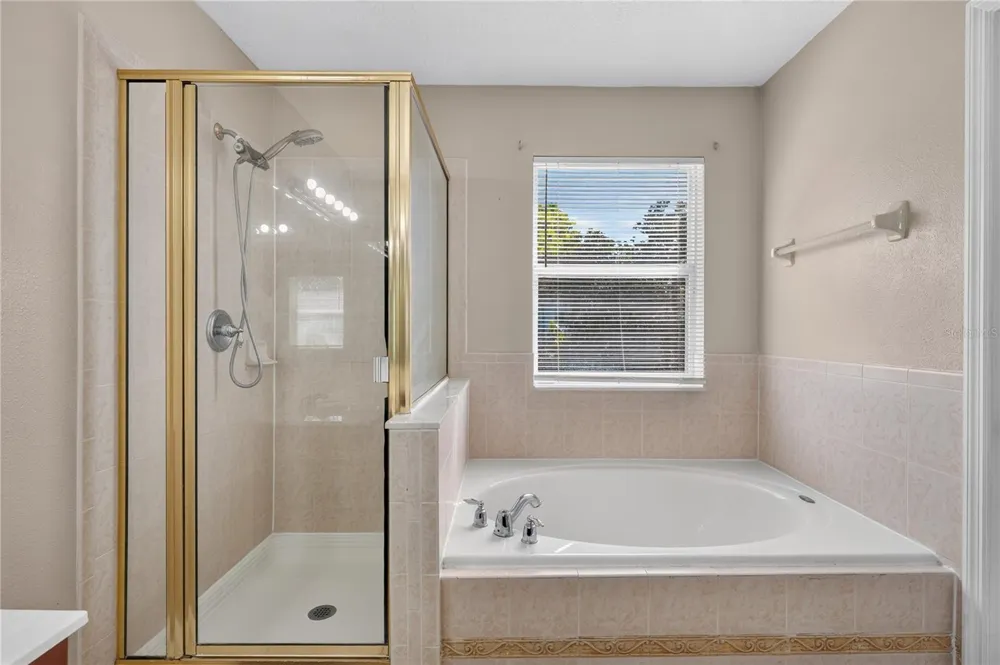 223 LARGOVISTA DR. Oakland, FL 34787