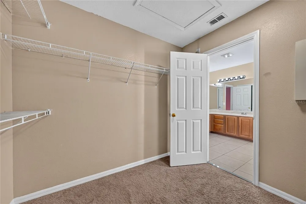 223 LARGOVISTA DR. Oakland, FL 34787
