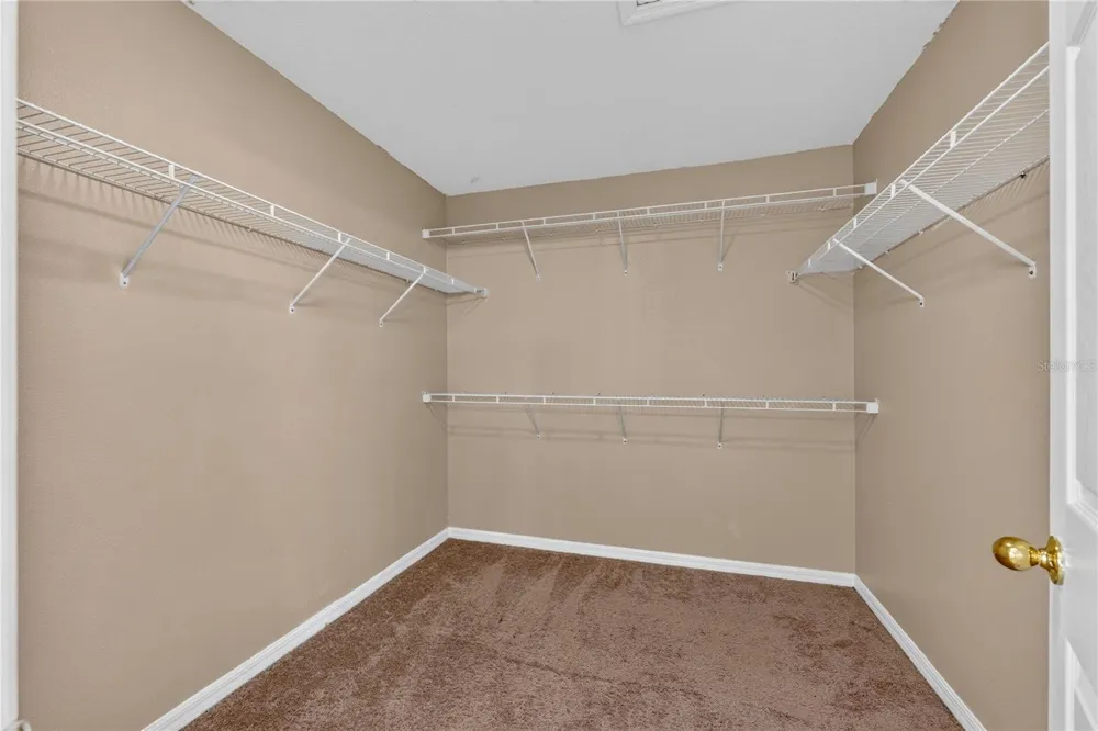223 LARGOVISTA DR. Oakland, FL 34787