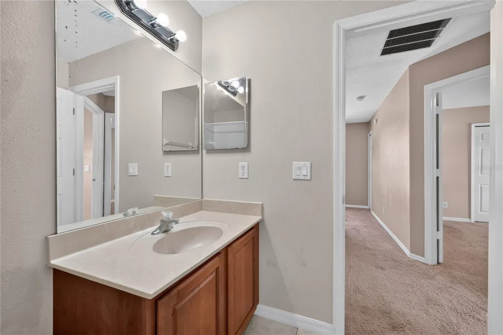 223 LARGOVISTA DR. Oakland, FL 34787
