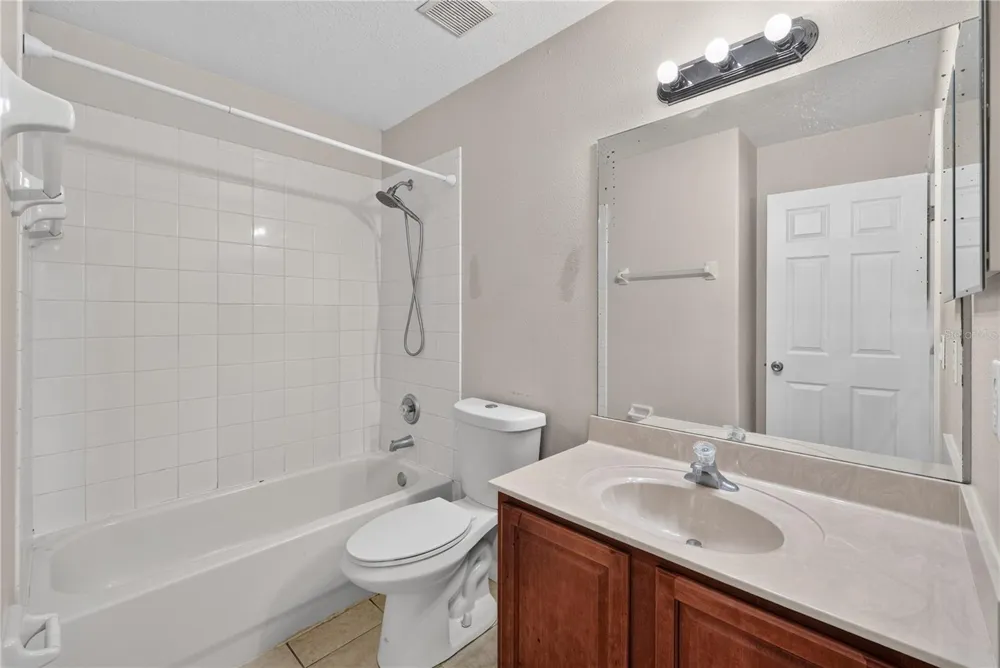 223 LARGOVISTA DR. Oakland, FL 34787