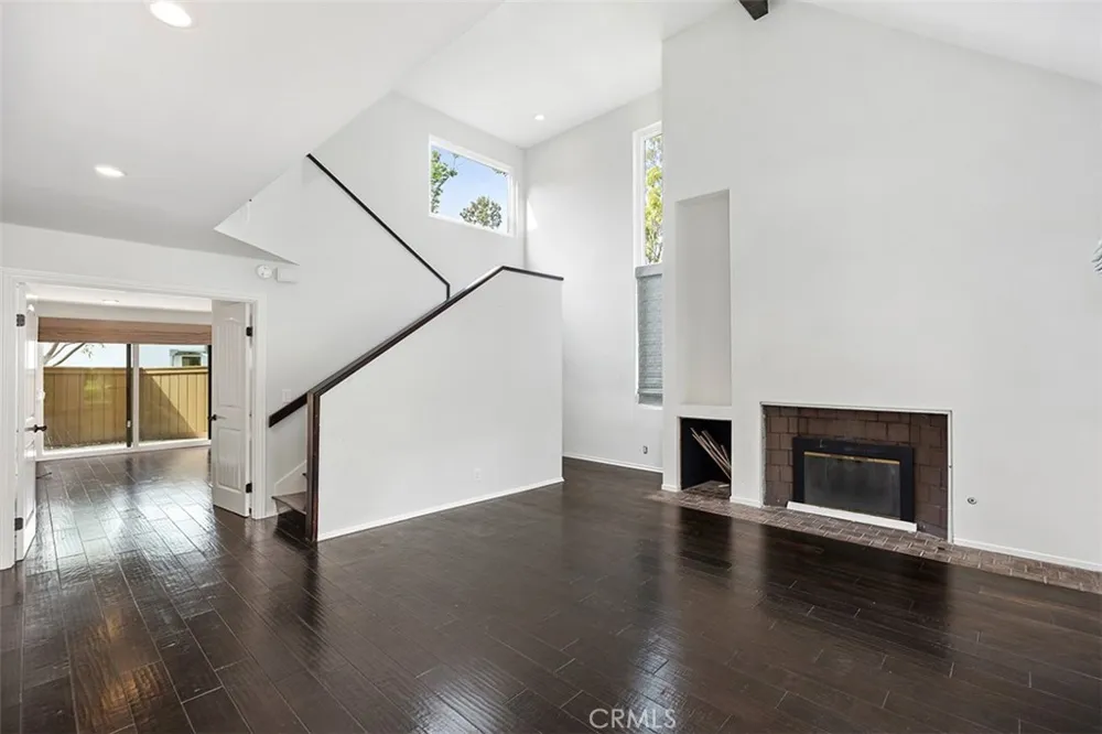 1 Moss Glen #1 Irvine, CA 92603