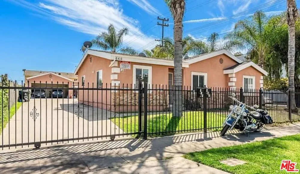 660 W 94th Street Los Angeles, CA 90044