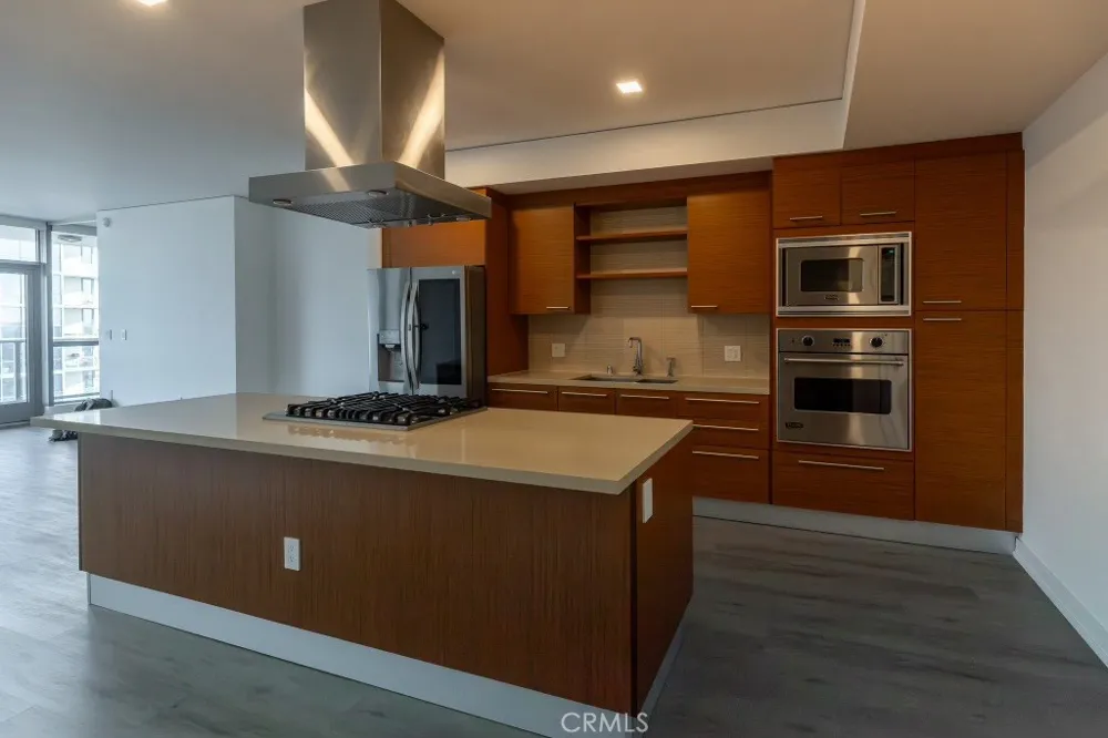 9 Macarthur #1605 Santa Ana, CA 92707