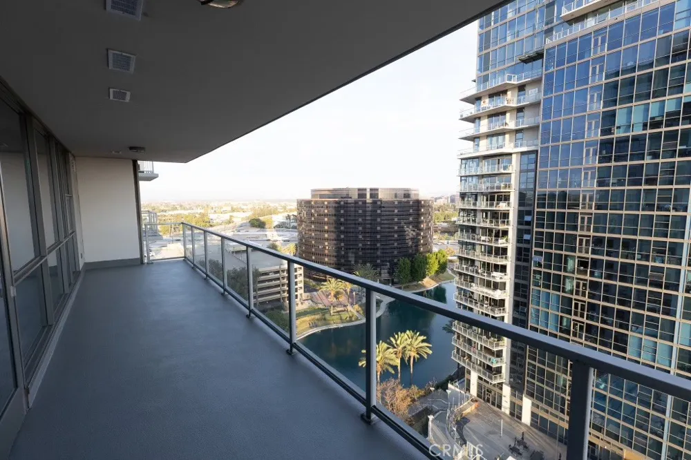 9 Macarthur #1605 Santa Ana, CA 92707