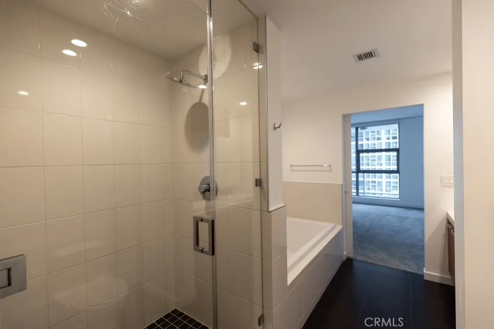 9 Macarthur #1605 Santa Ana, CA 92707