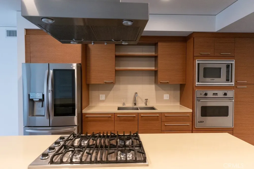 9 Macarthur #1605 Santa Ana, CA 92707