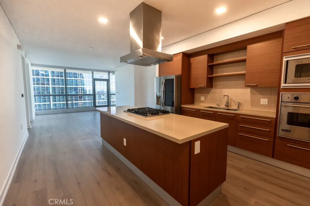 9 Macarthur #1605 Santa Ana, CA 92707