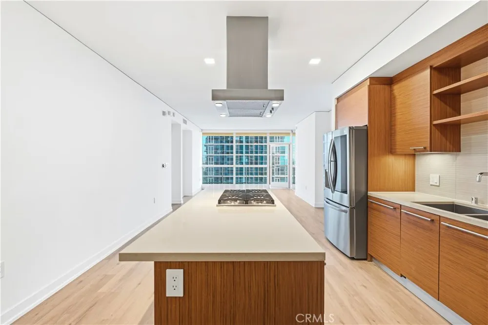 9 Macarthur #1605 Santa Ana, CA 92707