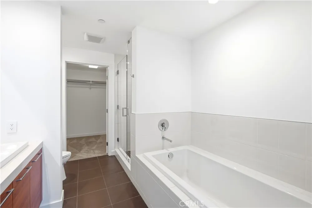 9 Macarthur #1605 Santa Ana, CA 92707