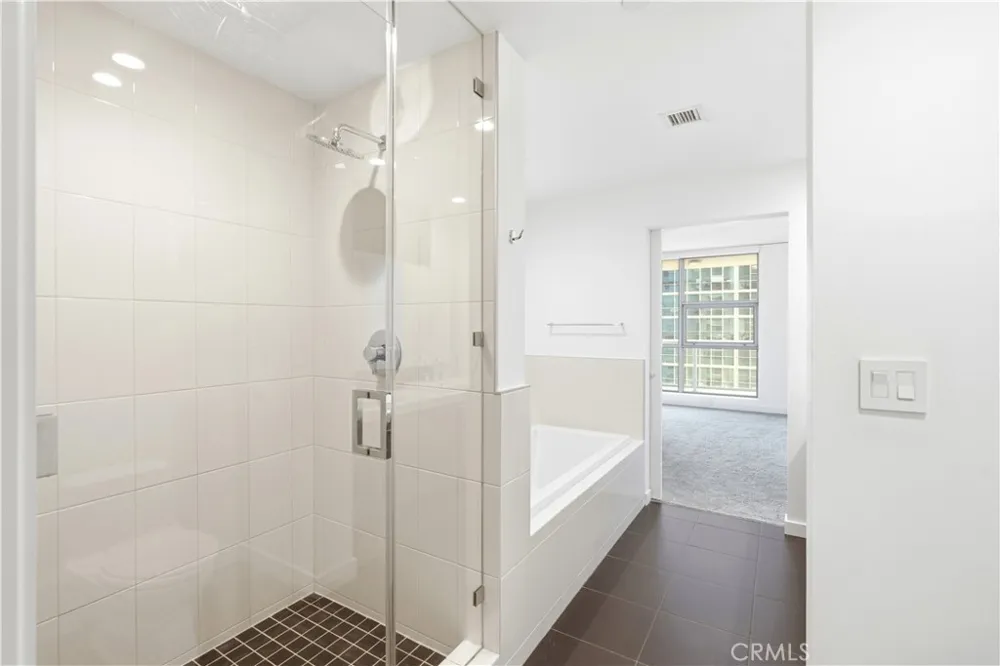 9 Macarthur #1605 Santa Ana, CA 92707