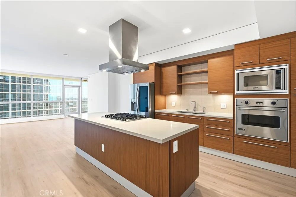 9 Macarthur #1605 Santa Ana, CA 92707