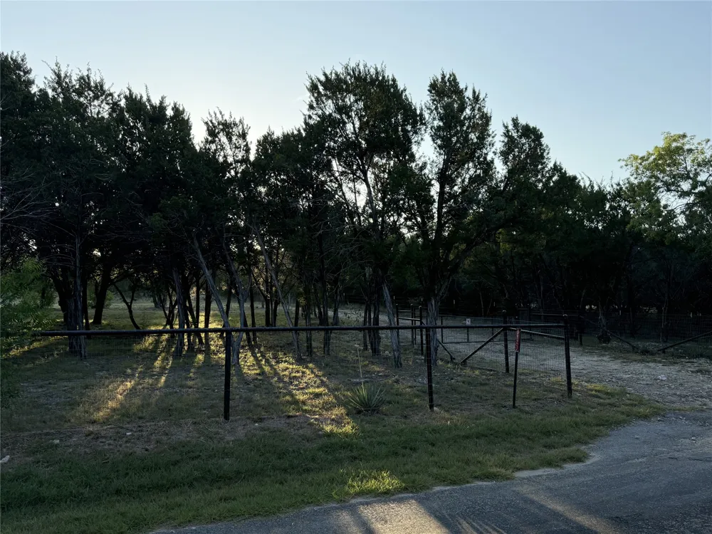 3923 County Road 1007 Glen Rose, TX 76043